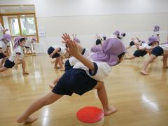 運動会練習　ポーズもかっこよく