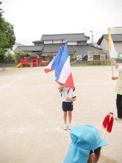 運動会練習　カラーガード　ピシッと！