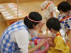 夏祭り　水風船を選びます