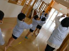 廊下でも　練習します