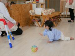 保育室を　探検　探検